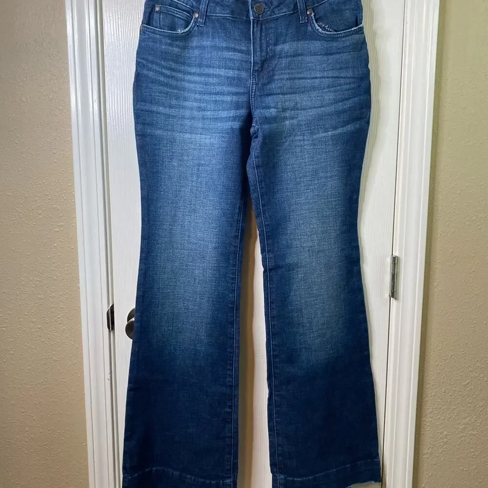 Wrangler Women's Sophia Mid-Rise Flare Leg Blue Jeans. Size 11 Regular Fit